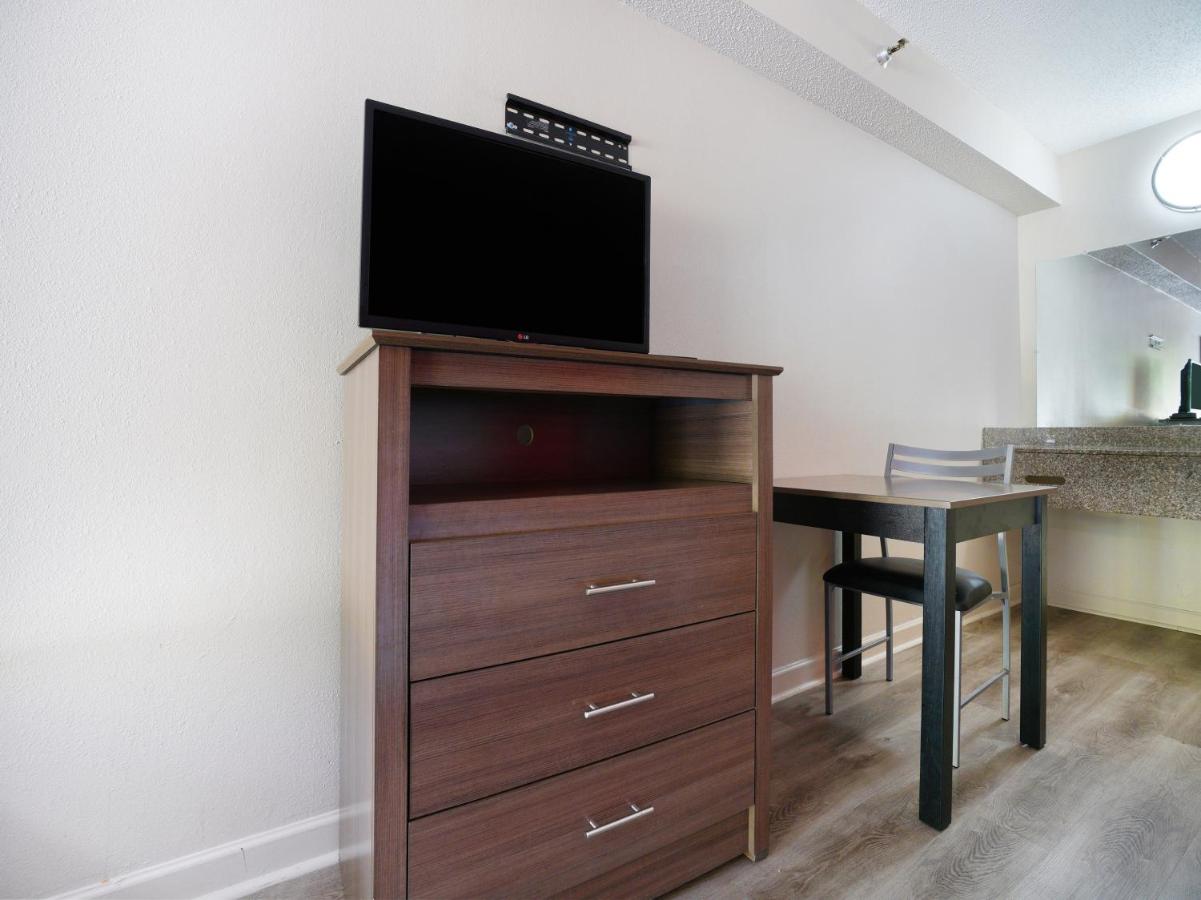 Queen Room with Two Queen Beds at OYO Hotel Decatur I-285 The Perimeter