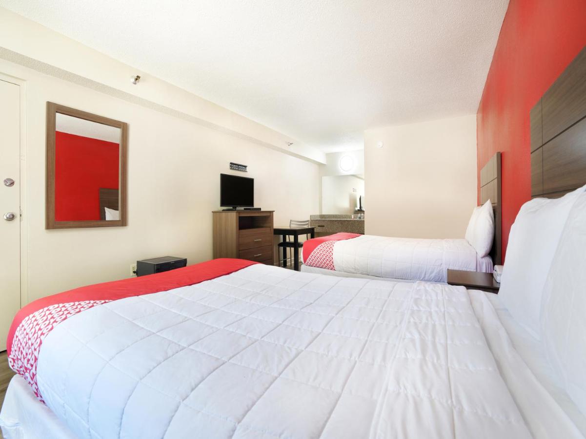 Queen Room with Two Queen Beds at OYO Hotel Decatur I-285 The Perimeter