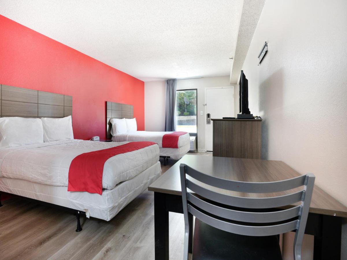 Queen Room with Two Queen Beds at OYO Hotel Decatur I-285 The Perimeter