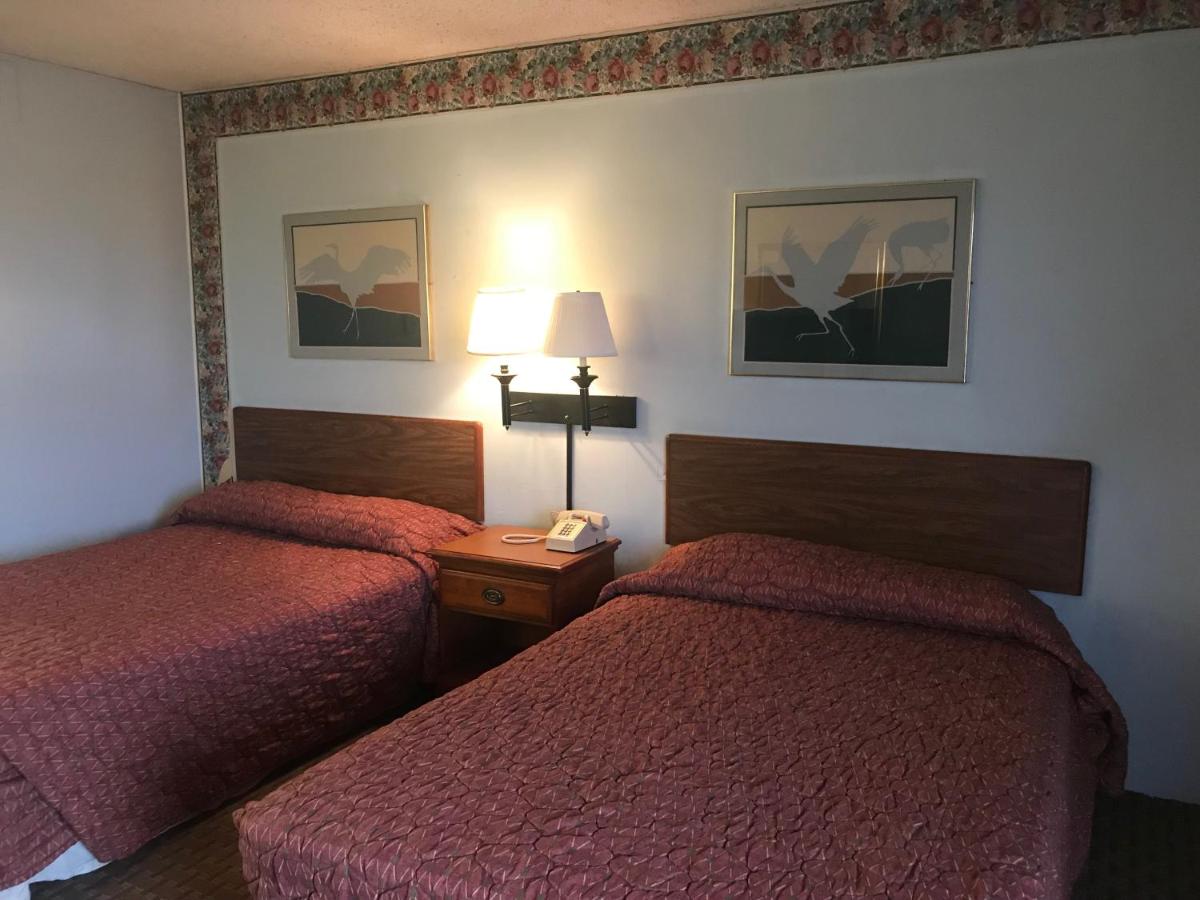 | Tyler Inn & Suites