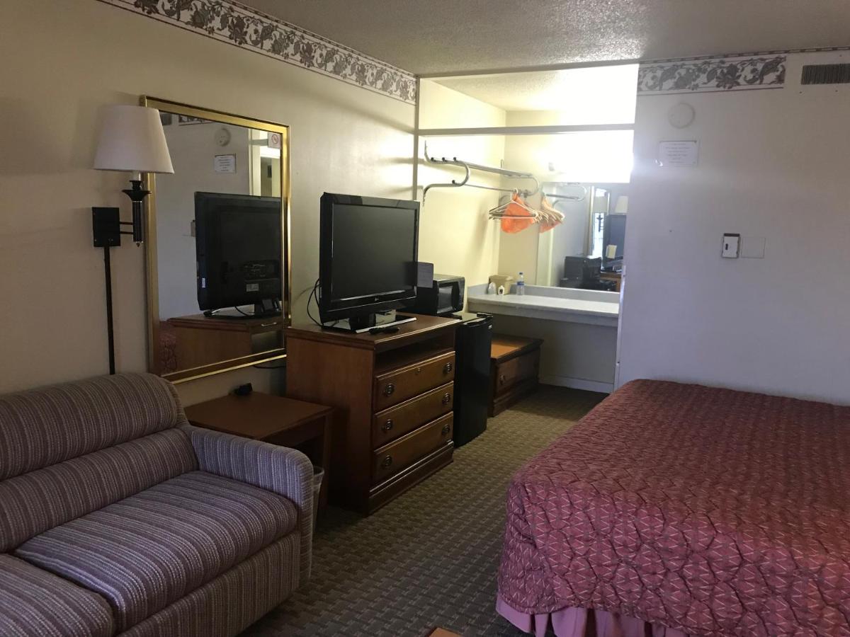  | Tyler Inn & Suites