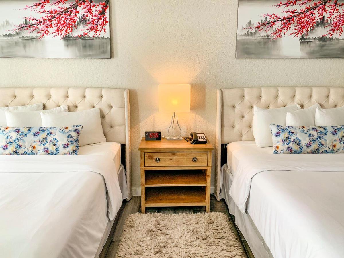 Standard Queen Room at Artisan Downtown