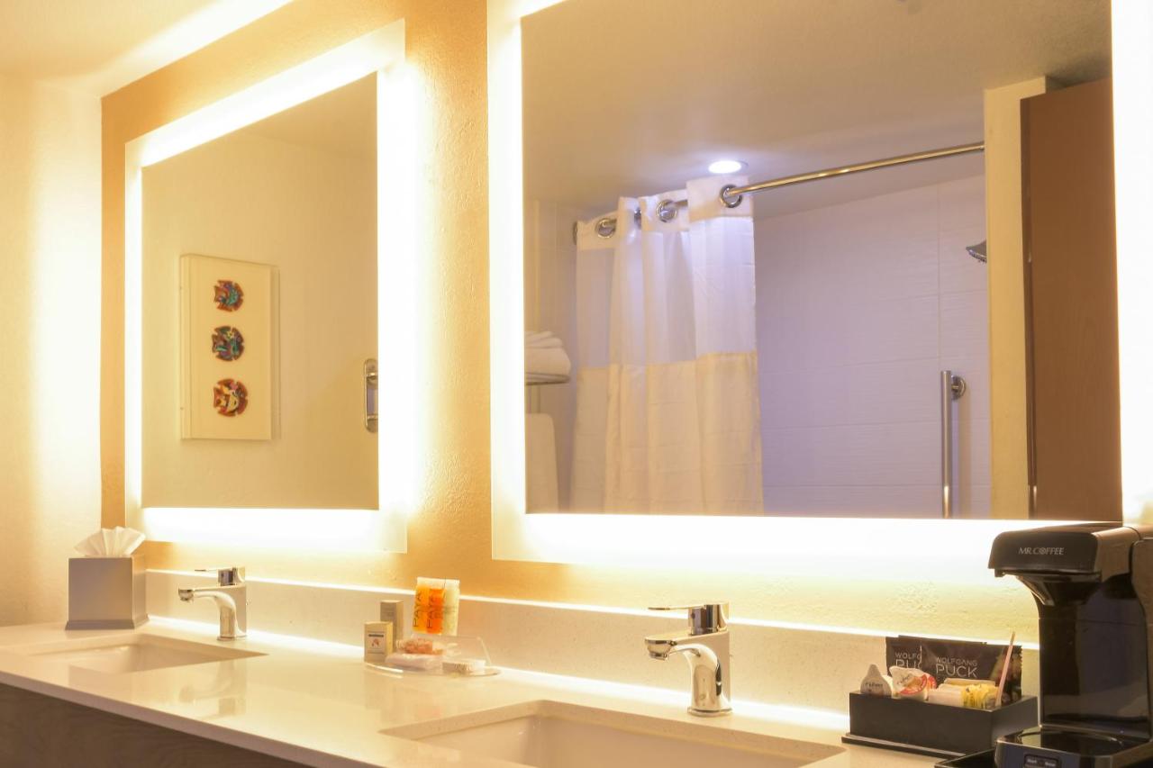 | Gateway Hotel Santa Monica