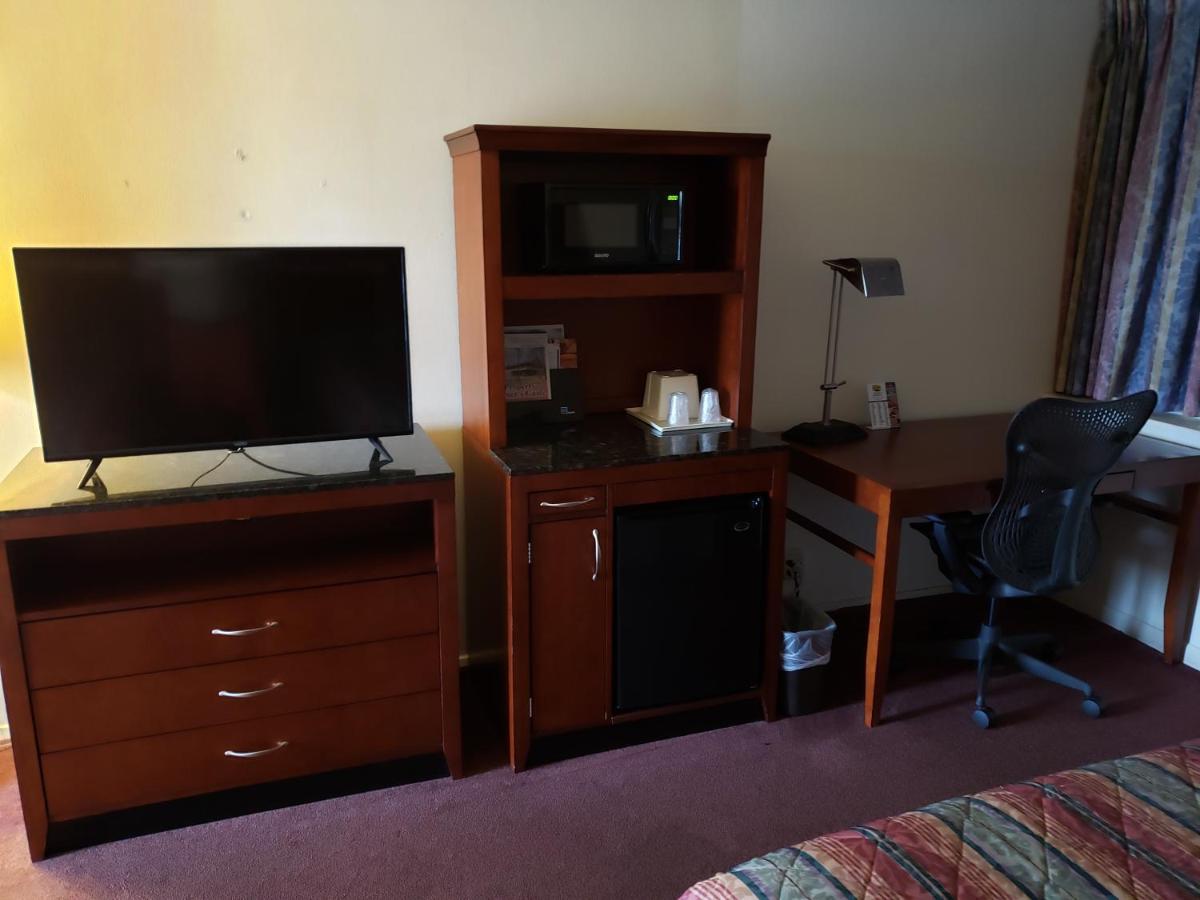 | Huntingdon Motor Inn