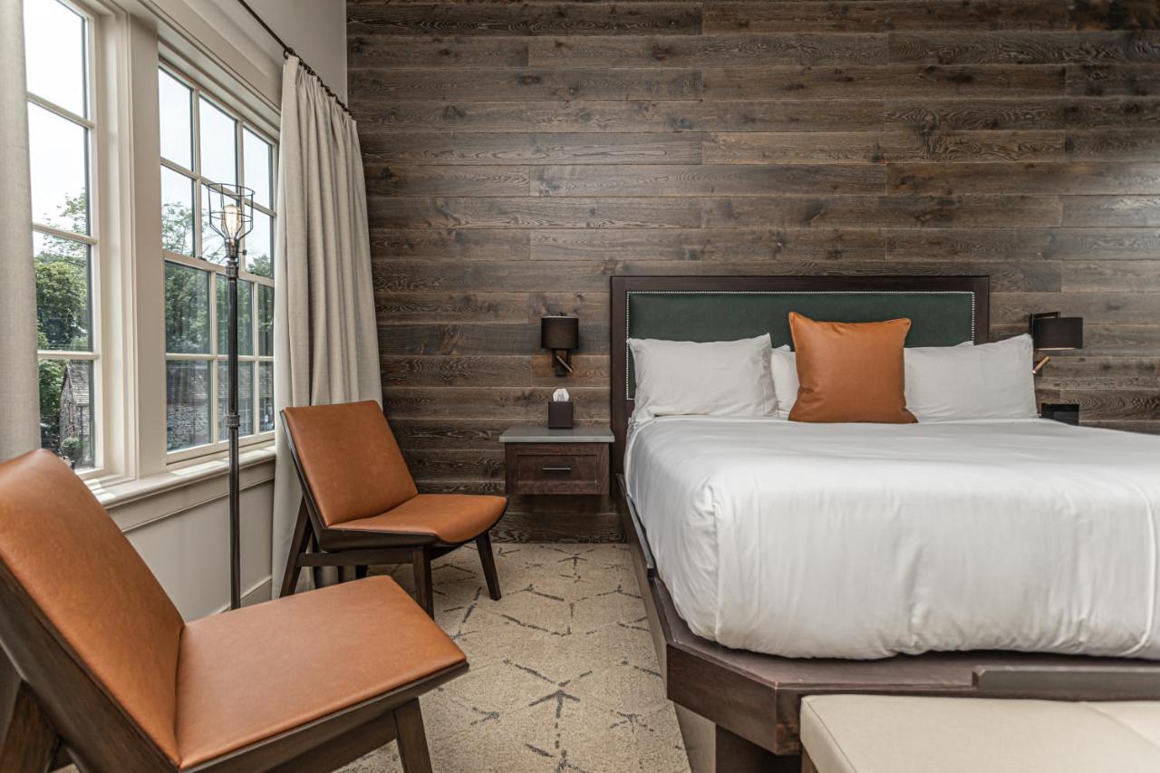 | Ghost Light Inn