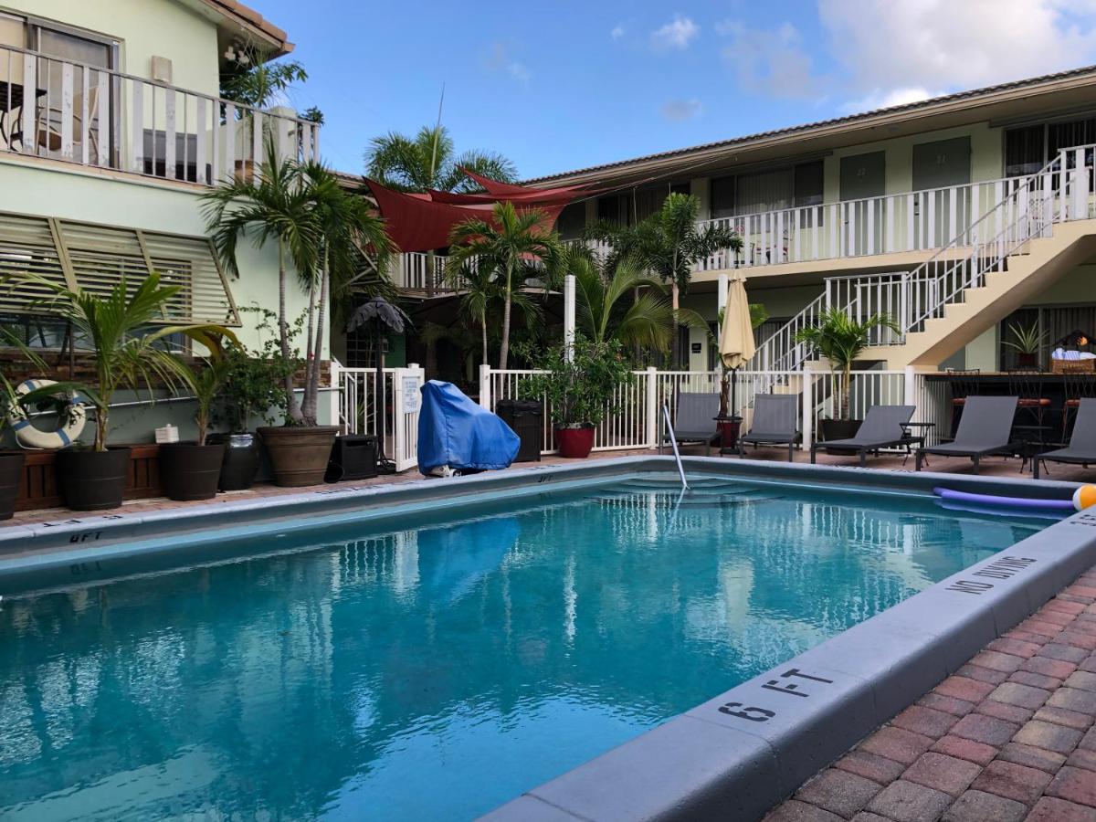 | The Big Coconut Guesthouse - Gay Men's Resort