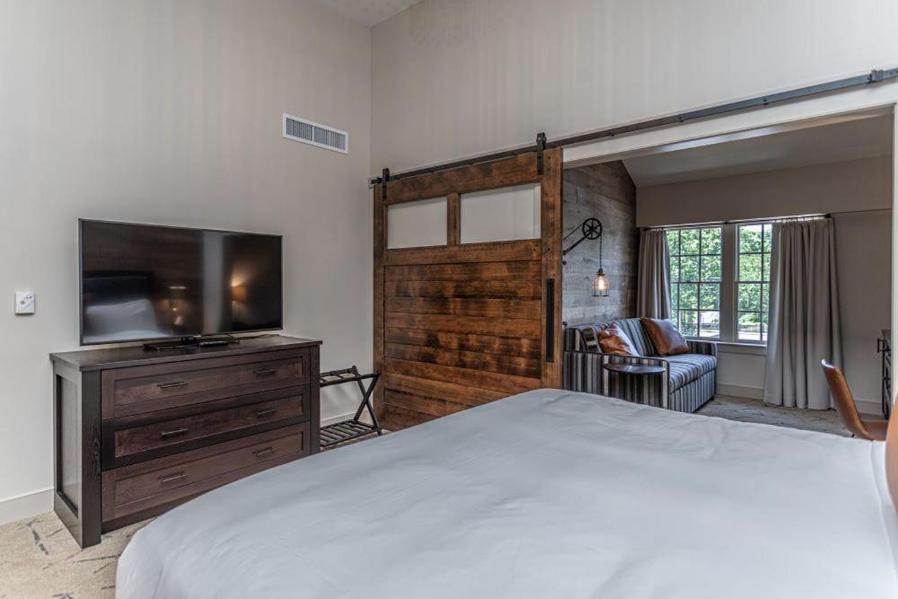 | Ghost Light Inn