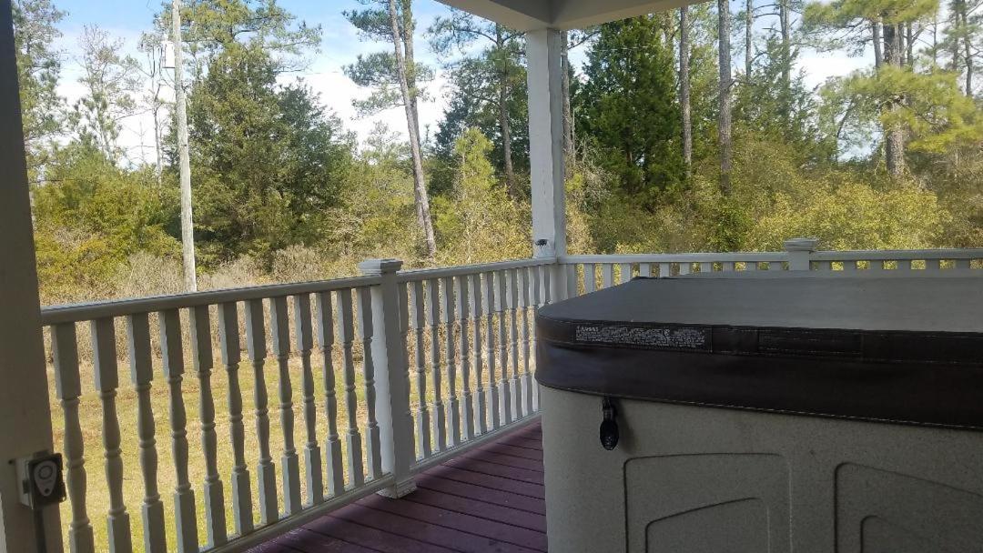 | Foster's Bethel Beach Inn