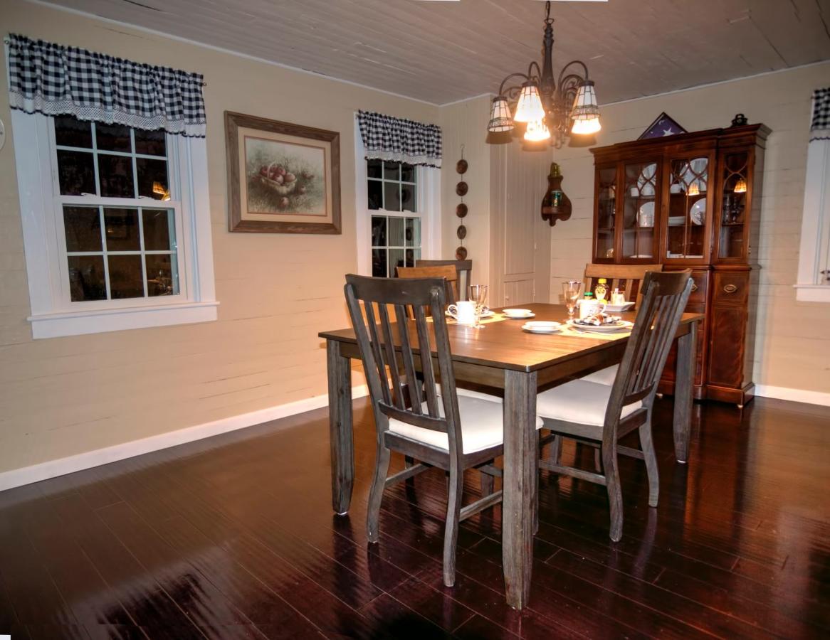 | Foster's Bethel Beach Inn