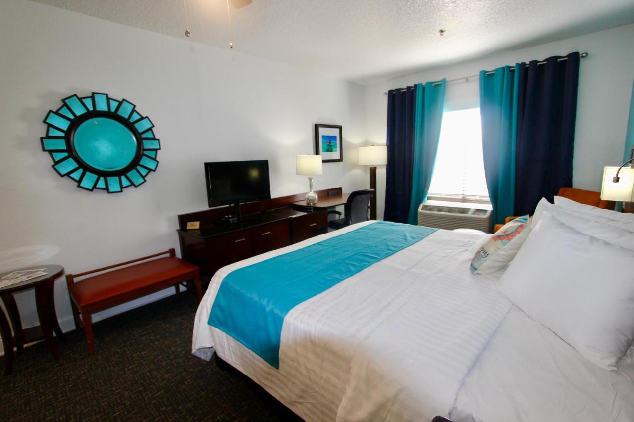 Deluxe King Room - Ground Floor at Hotel Pensacola