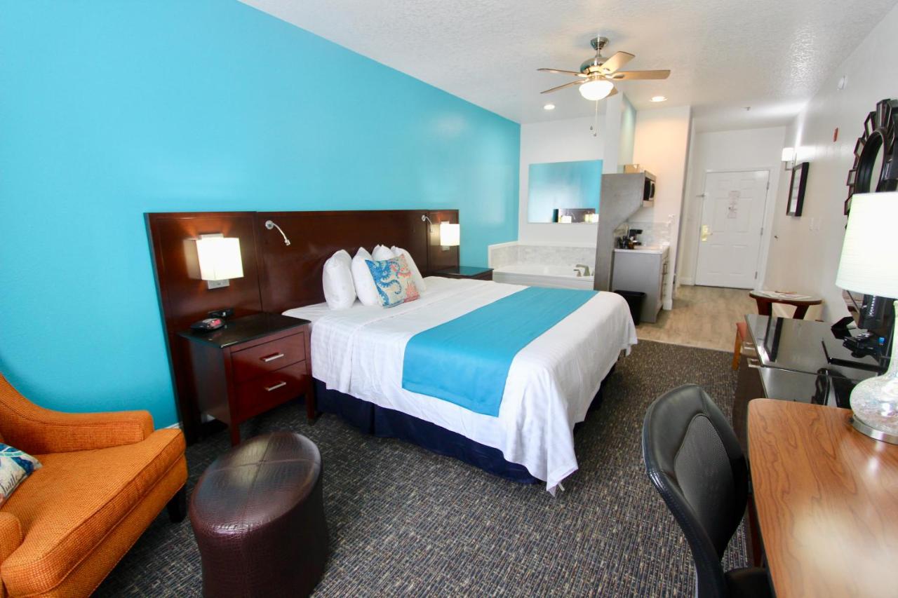 Premium King Suite with Spa Bath at Hotel Pensacola