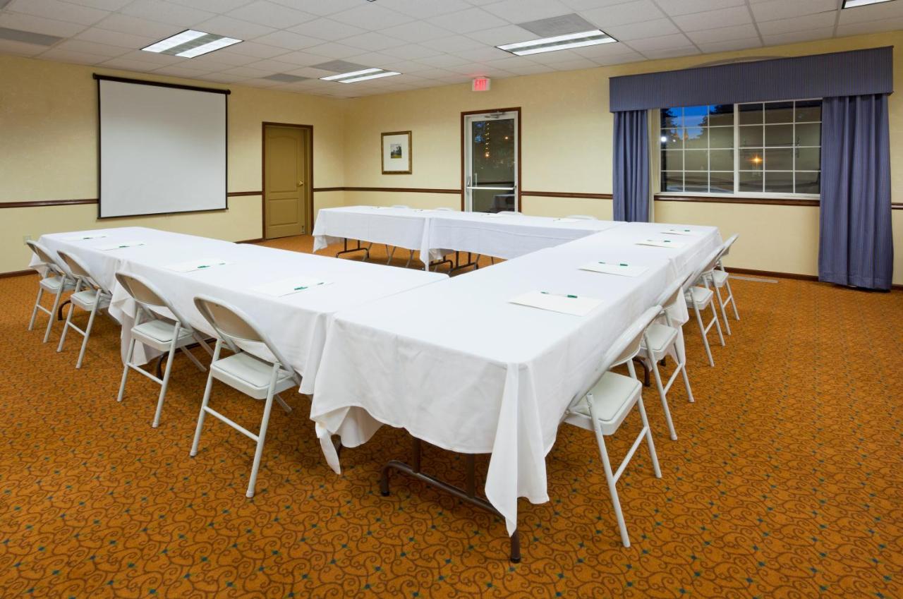 | Country Inn & Suites by Radisson, Sioux Falls, SD