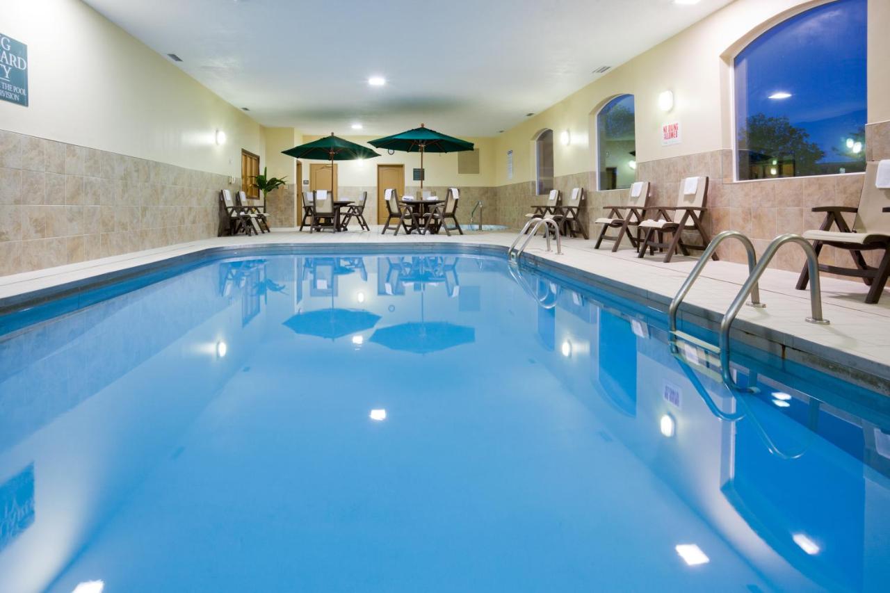 | Country Inn & Suites by Radisson, Sioux Falls, SD