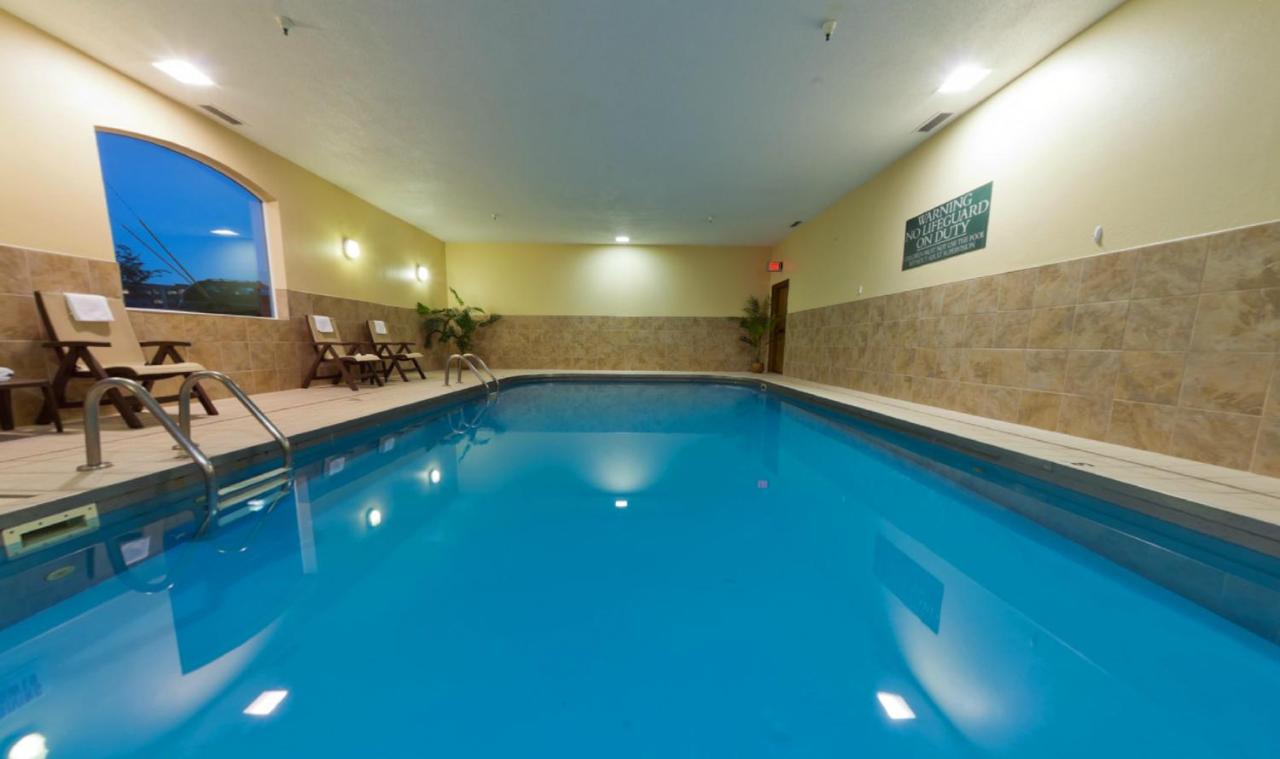 | Country Inn & Suites by Radisson, Sioux Falls, SD