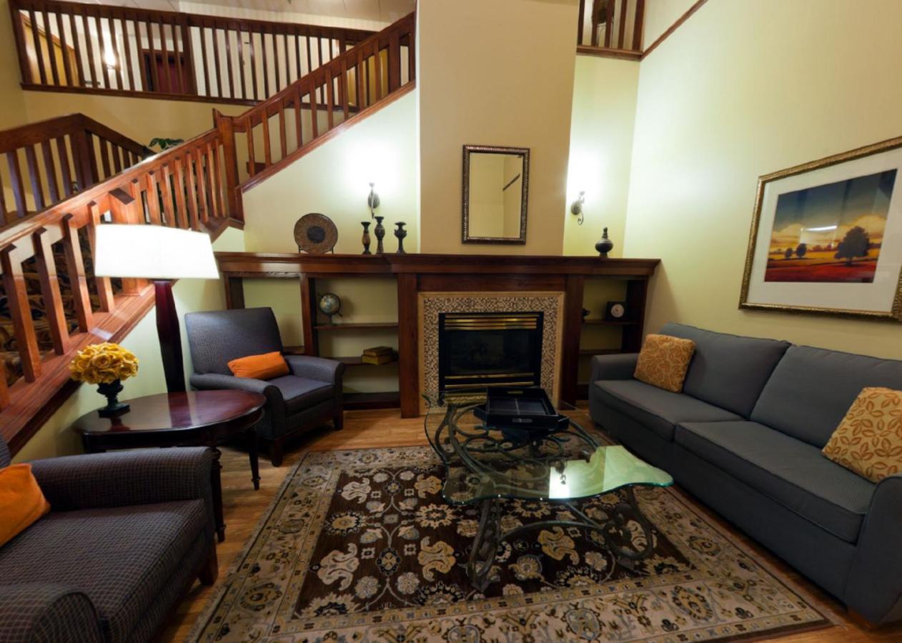| Country Inn & Suites by Radisson, Sioux Falls, SD