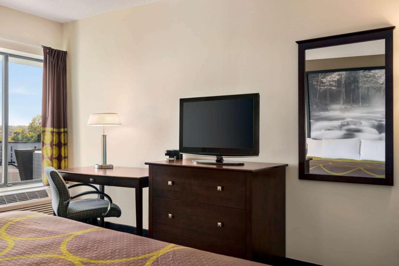 Standard King Room - Non-Smoking at Super 8 by Wyndham Liverpool/Syracuse North Airport