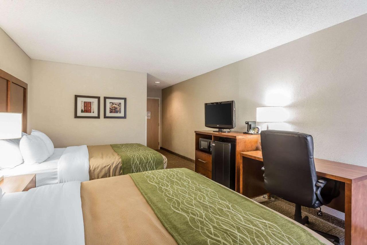 Queen Room with Two Queen Beds - Non-Smoking at Quality Inn Summerville - Charleston
