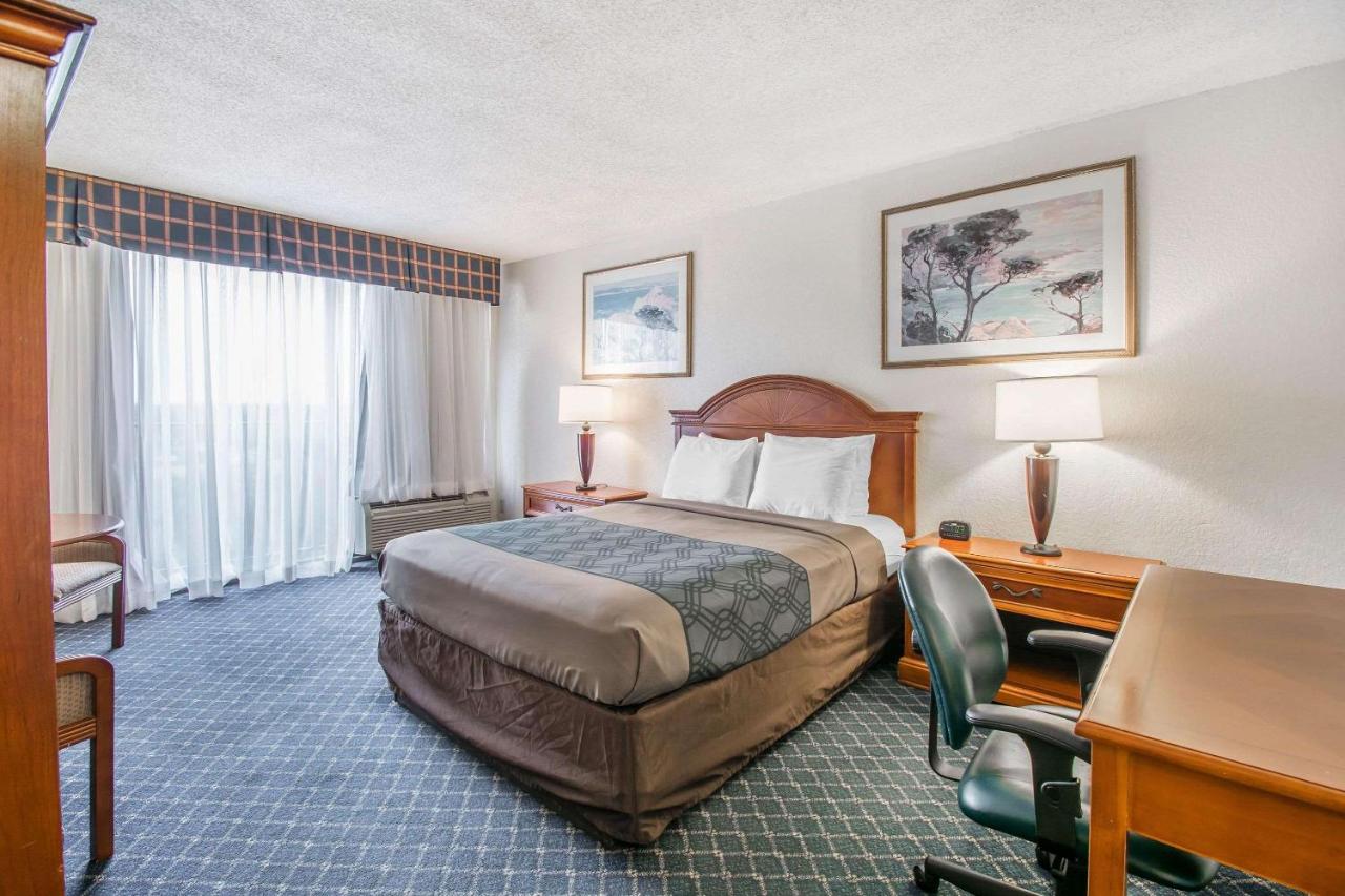 | North Miami Beach Gardens Inn & Suites