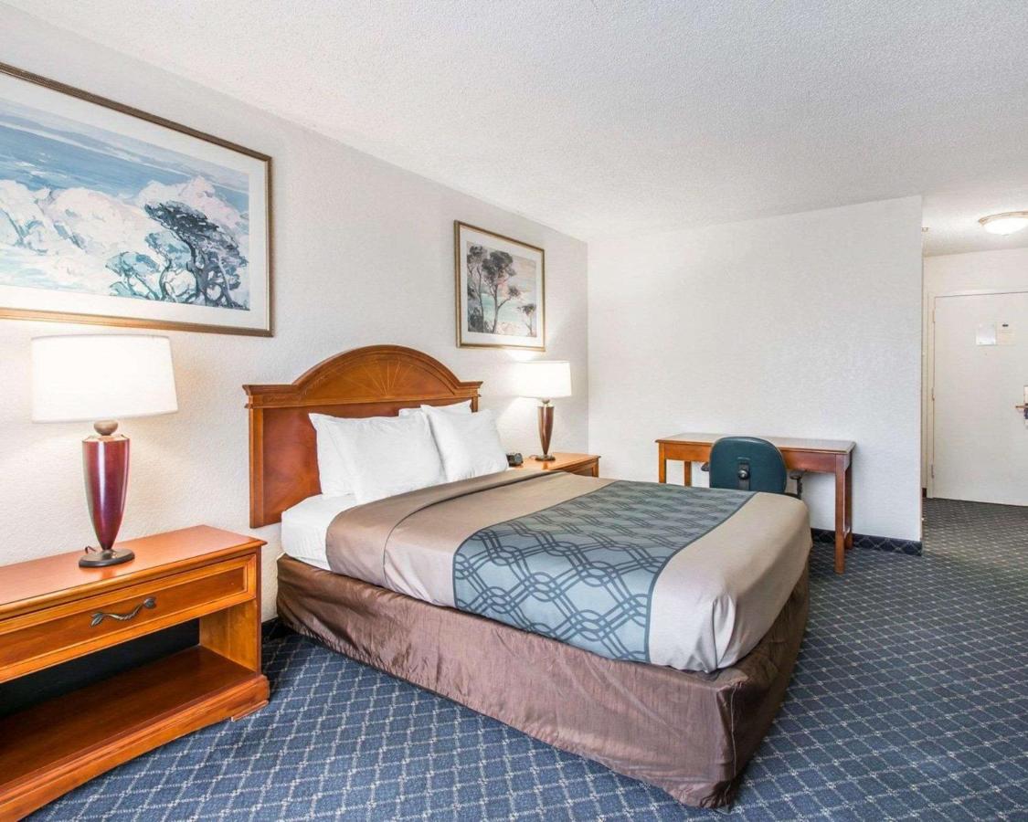 | North Miami Beach Gardens Inn & Suites
