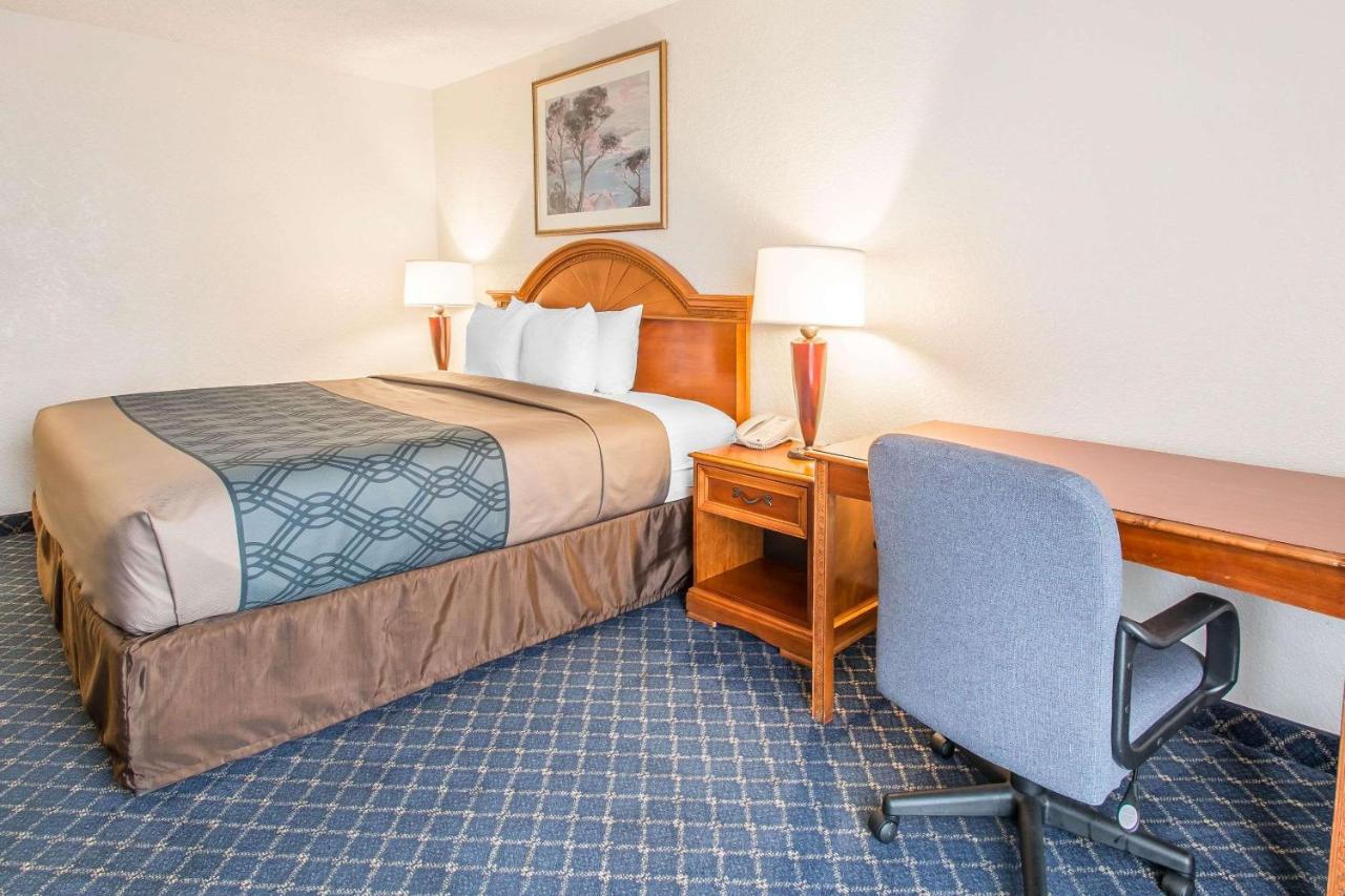 | North Miami Beach Gardens Inn & Suites