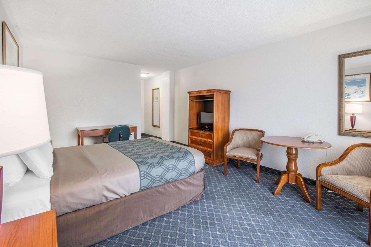 | North Miami Beach Gardens Inn & Suites
