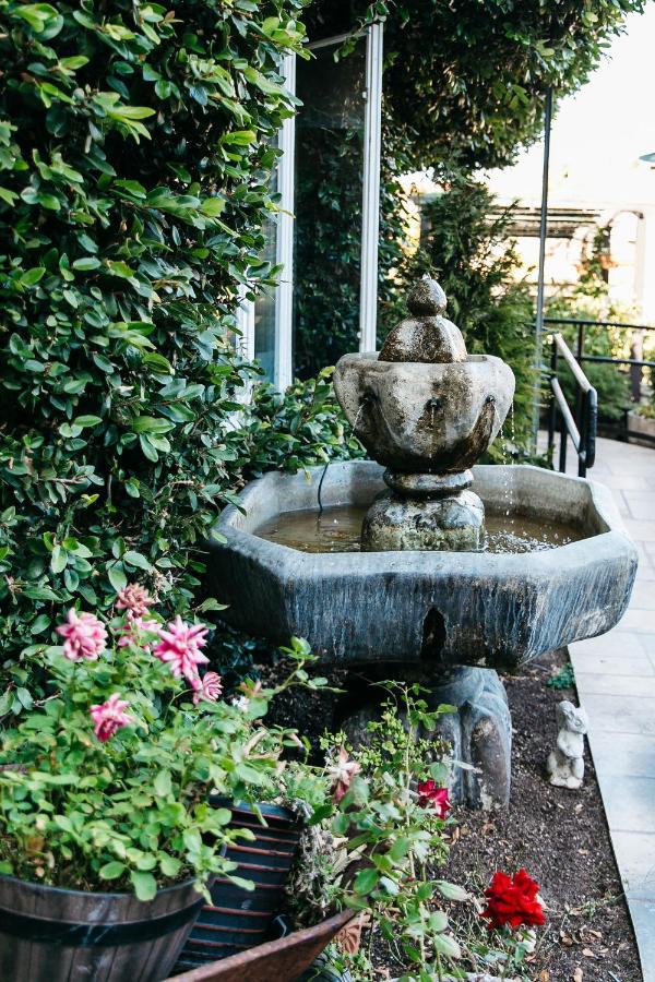 | Seaside Laguna Inn & Suites