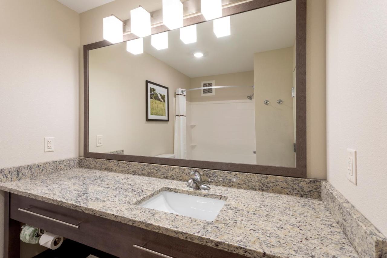 | GrandStay Hotel & Suites