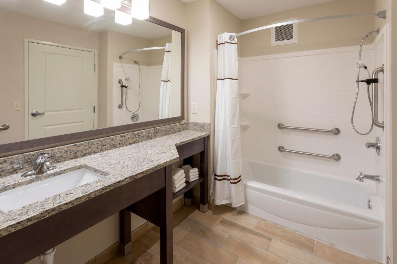 | GrandStay Hotel & Suites