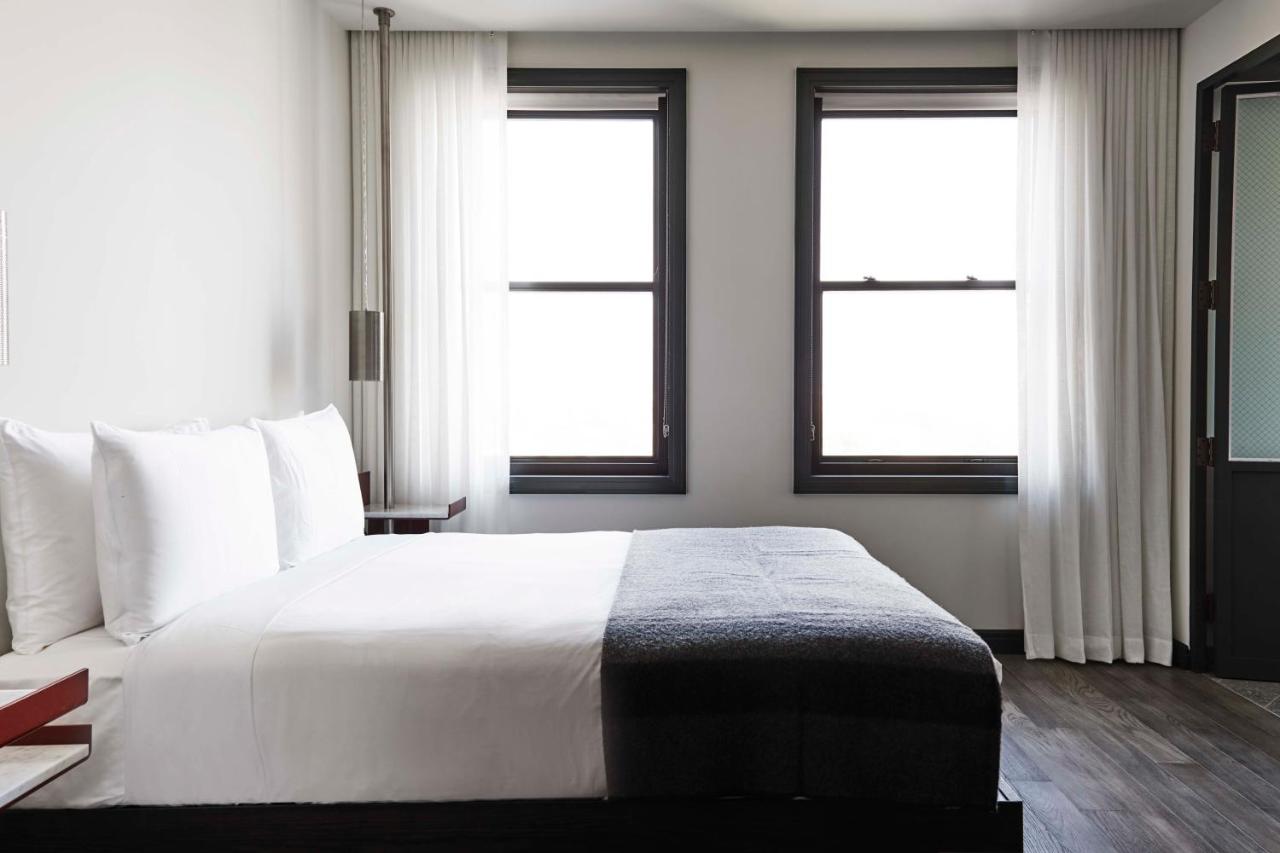 Landmark Queen - Hearing Accessible at The Robey, Chicago, a Member of Design Hotels