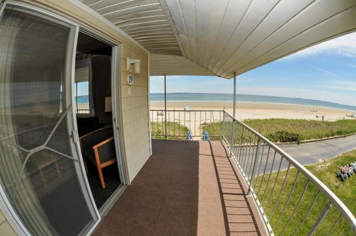 | Friendship Oceanfront Suites