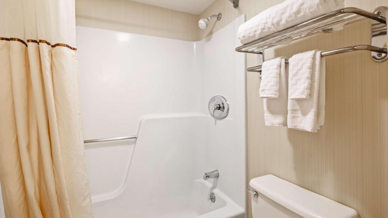 | Best Western Inn Buffalo Airport