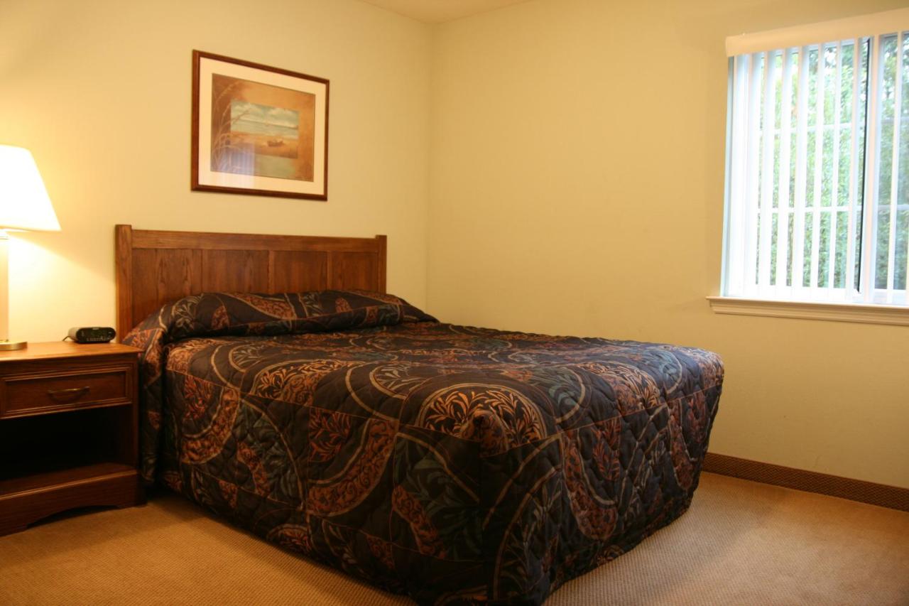 One-Bedroom Suite at Affordable Suites Florence
