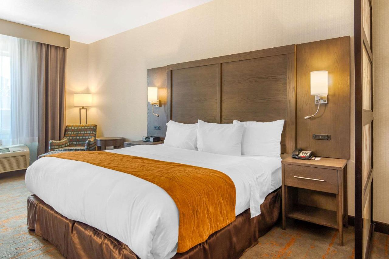 King Suite - Accessible/Non-Smoking at Comfort Inn & Suites Brighton Denver NE Medical Center