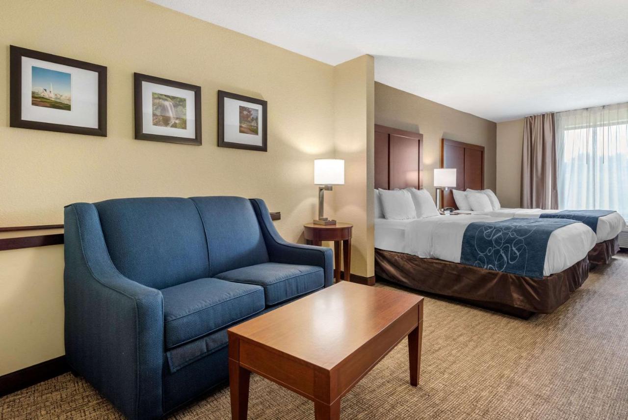 Queen Suite with Sofa Bed - Accessible/Non-Smoking at Comfort Suites Dayton-Wright Patterson
