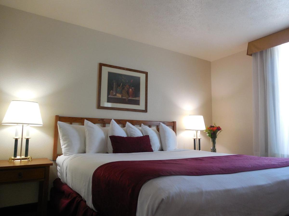 King Room at Best Western John Jay Inn