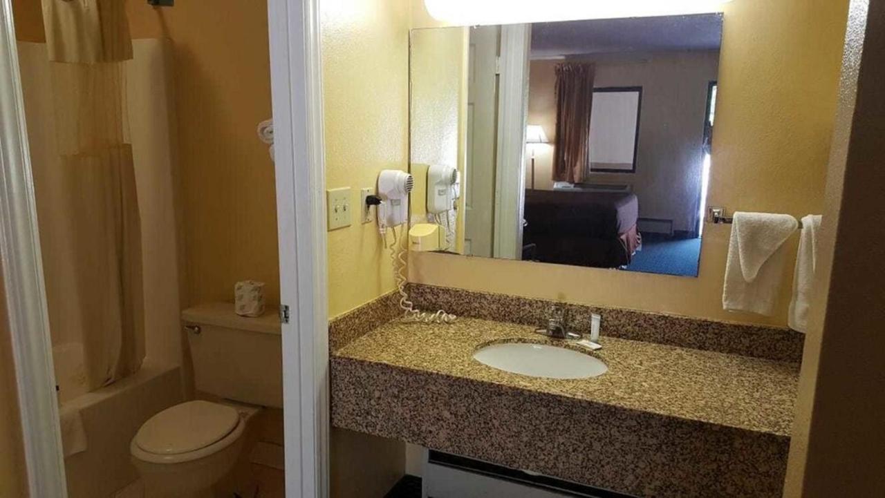 | Loyalty Inn Rockingham