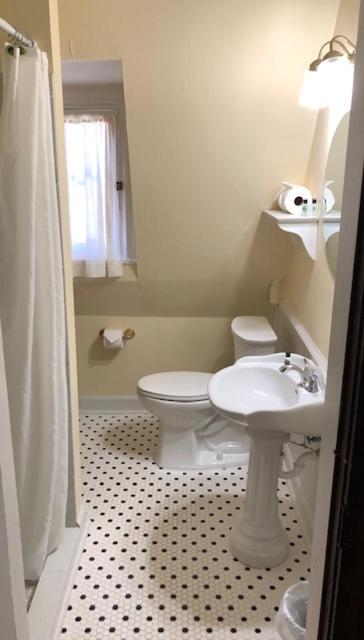 | Cedar Crest Inn
