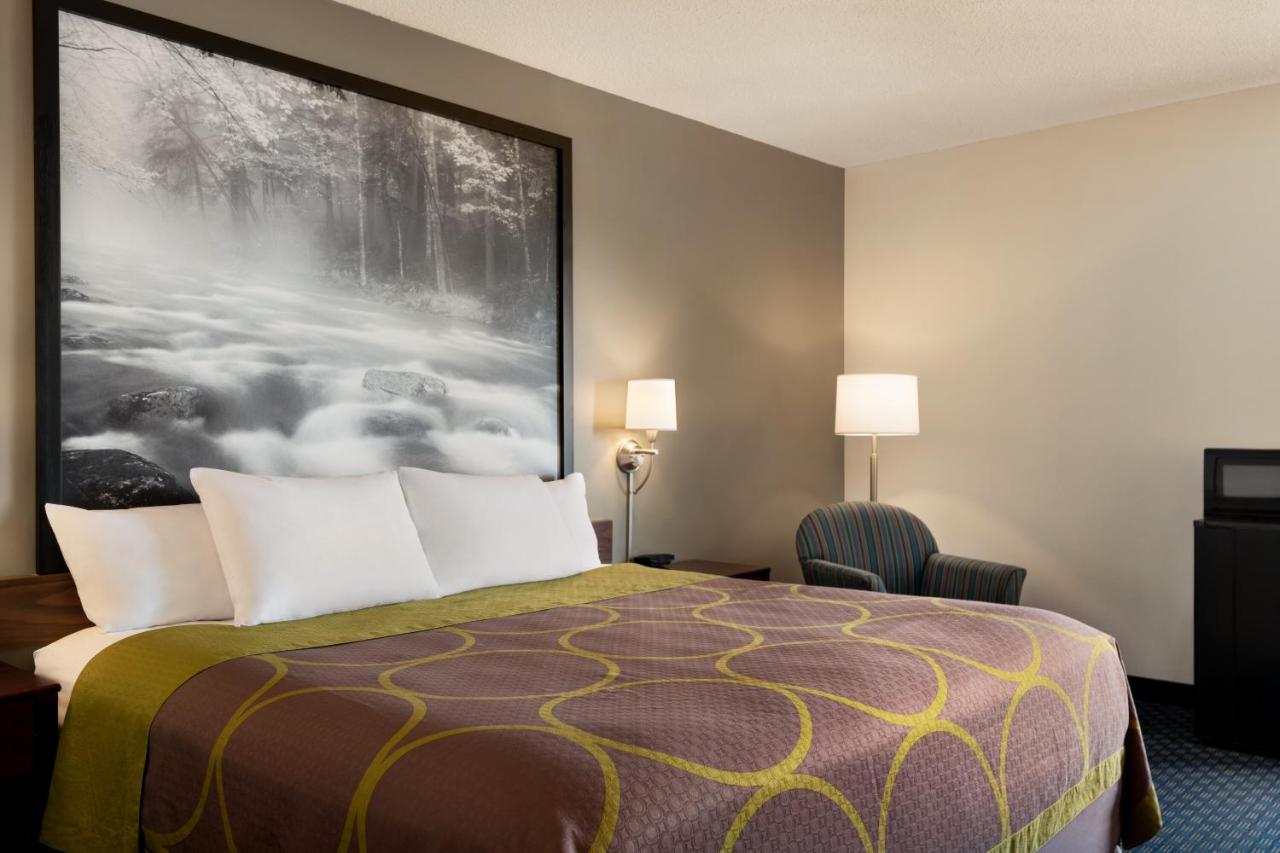 Standard King Room - Non-Smoking at Super 8 by Wyndham Liverpool/Syracuse North Airport