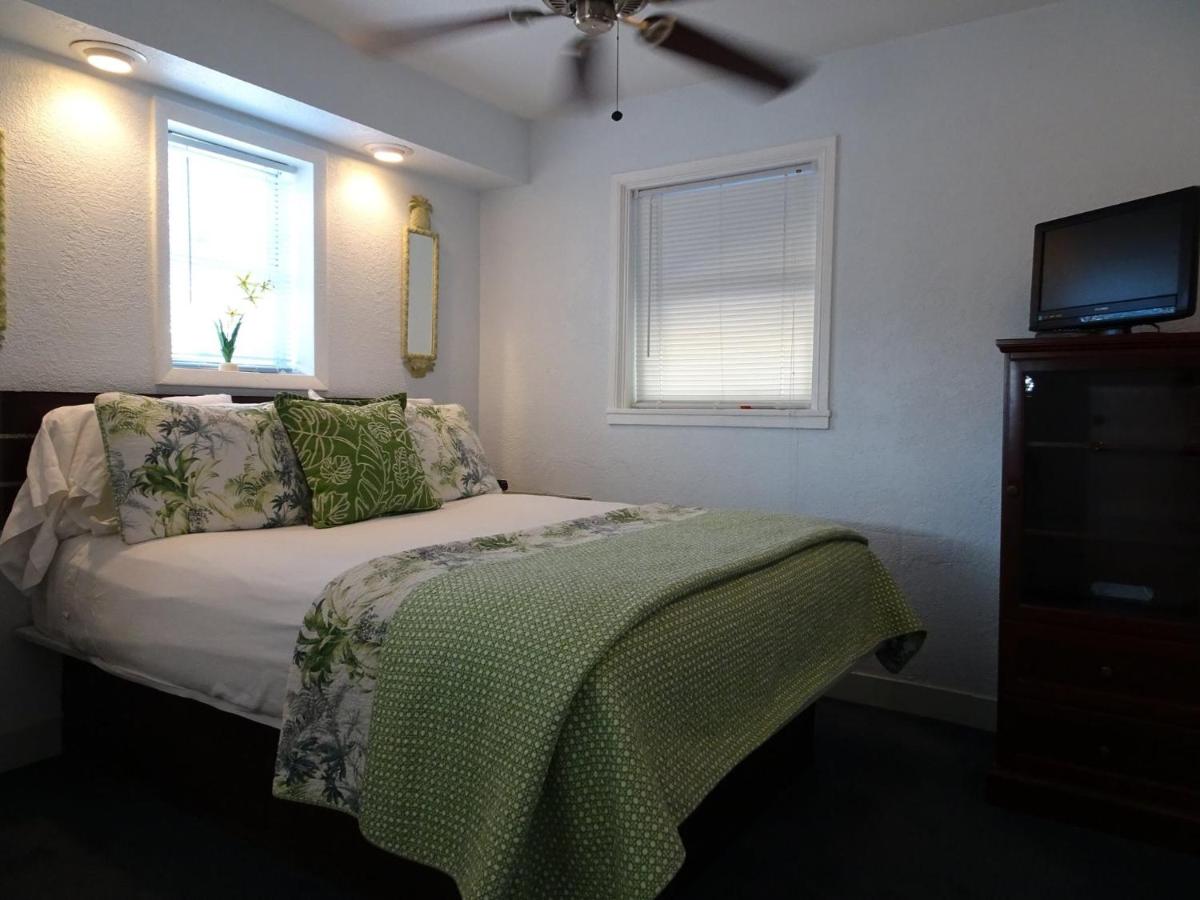 Apartment with Balcony at Suite Dreams Inn by the beach
