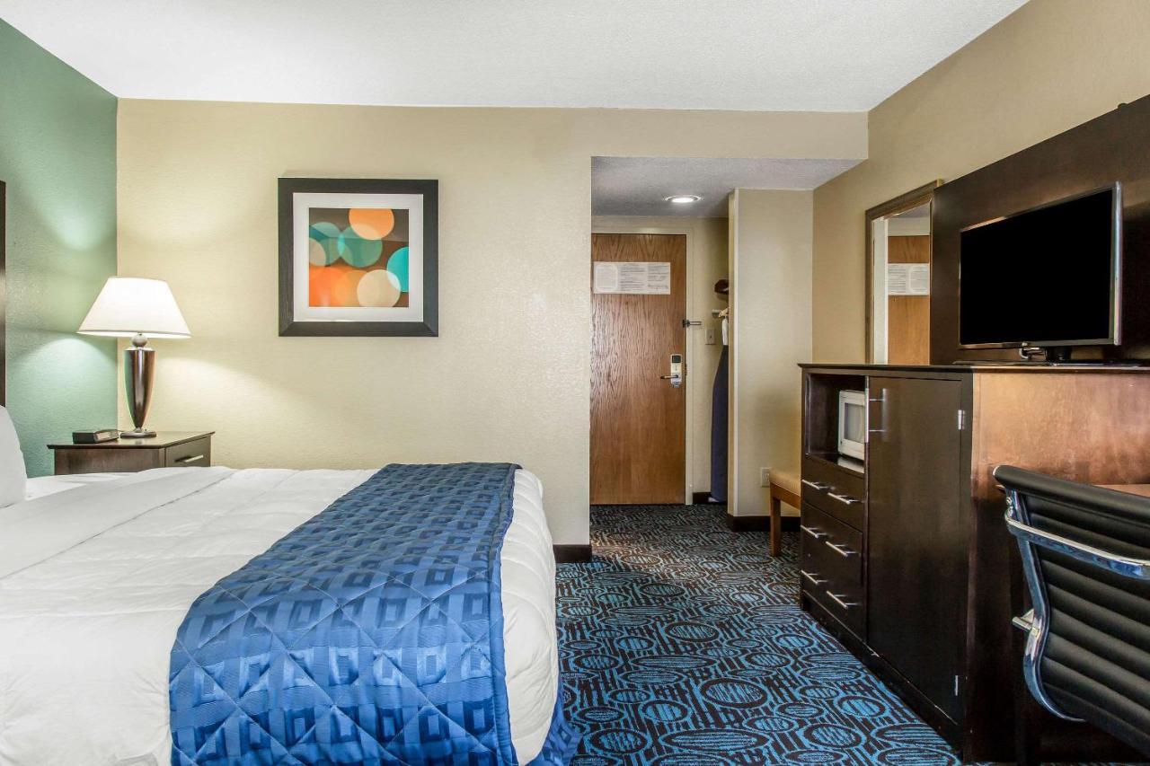 King Room - Disability Access/Non-Smoking at Regency Inn & Suites New London, Mystic