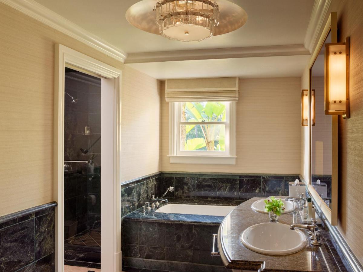 Bungalow King Room at The Beverly Hills Hotel