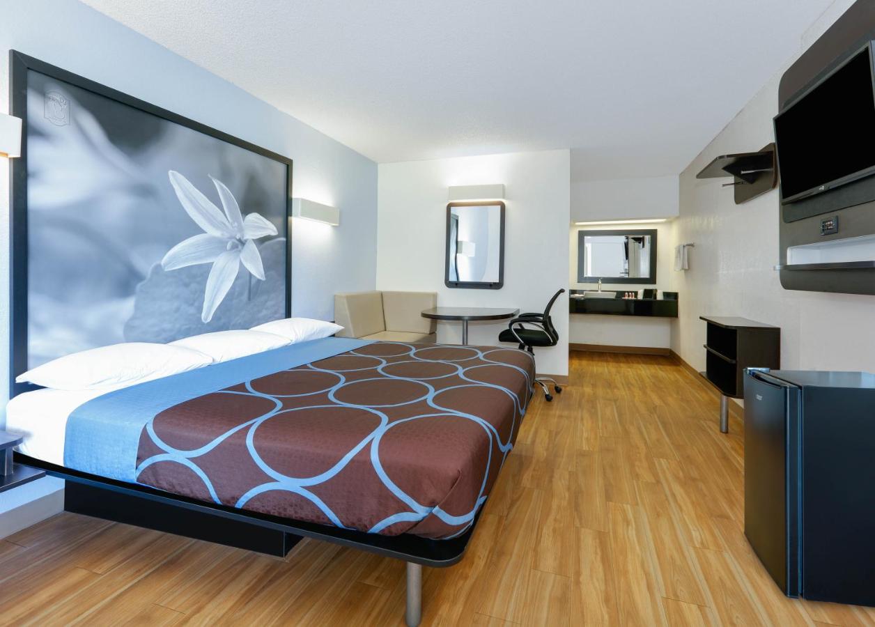 | Super 8 by Wyndham Fort Smith