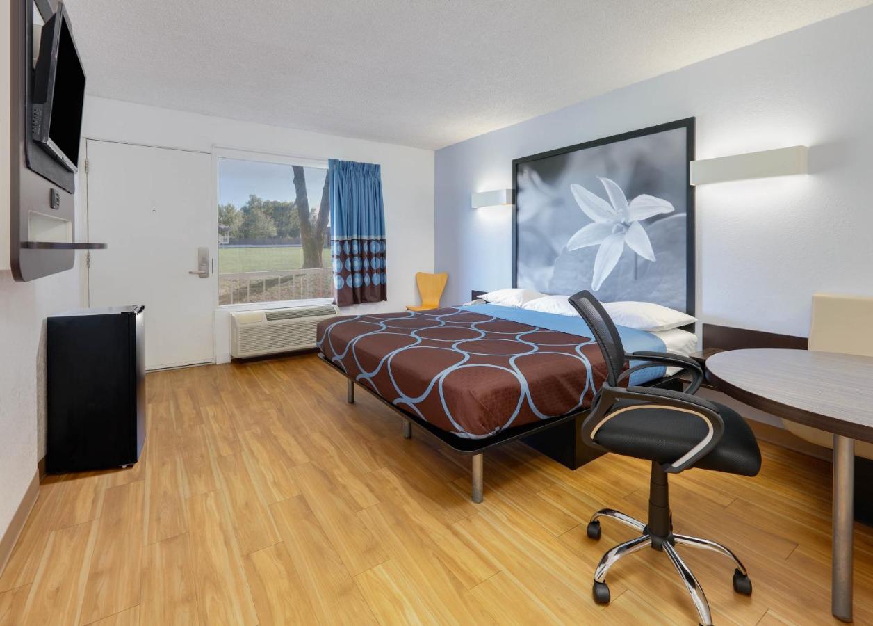 | Super 8 by Wyndham Fort Smith