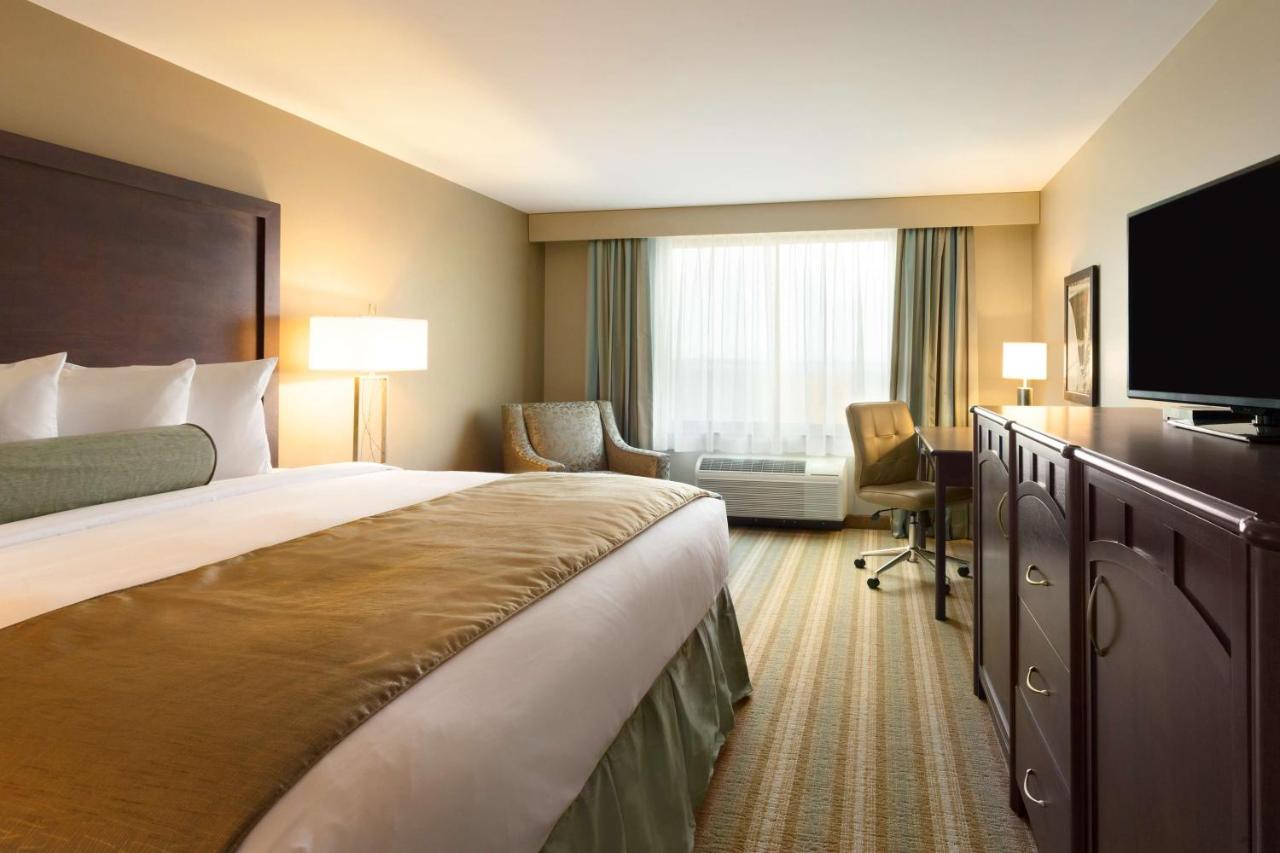 King Room with Whirlpool at Country Inn & Suites by Radisson, Bemidji, MN