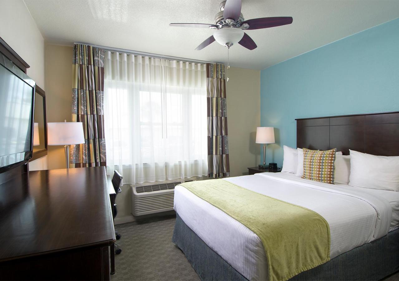  | Palm Pavilion Inn