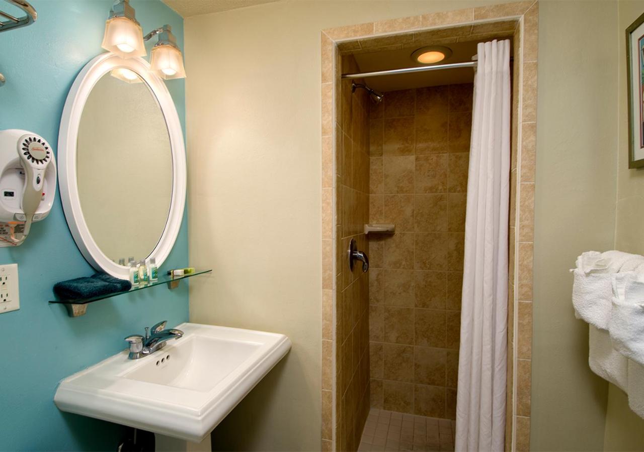  | Palm Pavilion Inn