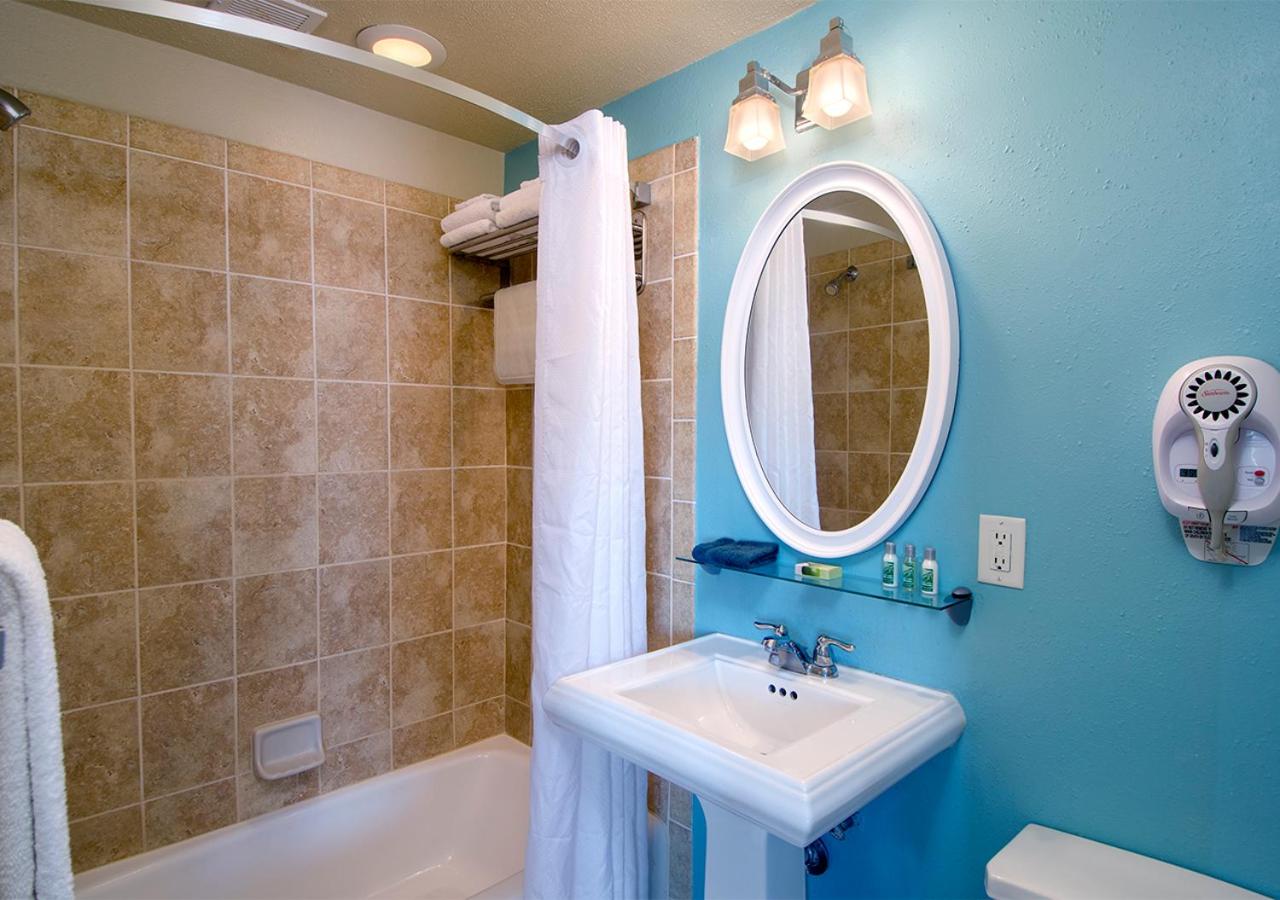  | Palm Pavilion Inn