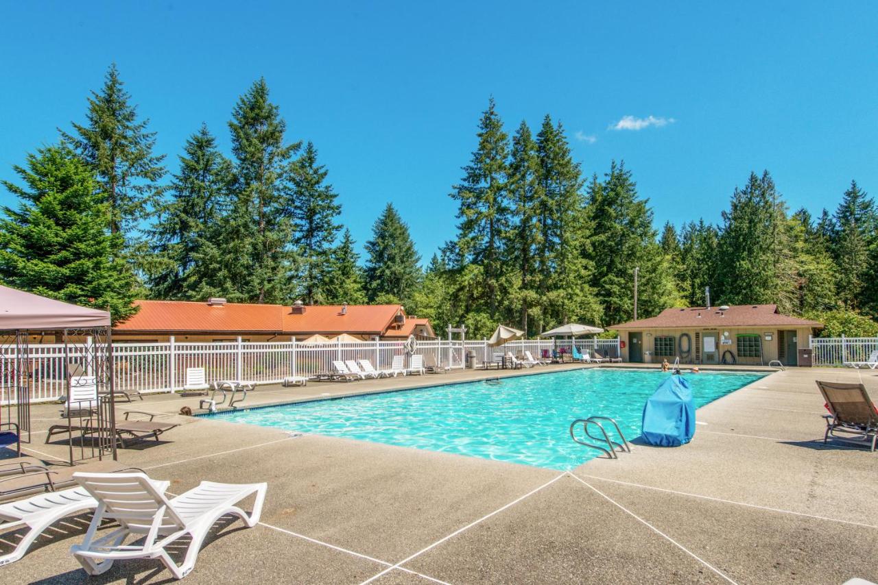 | Chehalis Camping Resort One-Bedroom Cabin 2