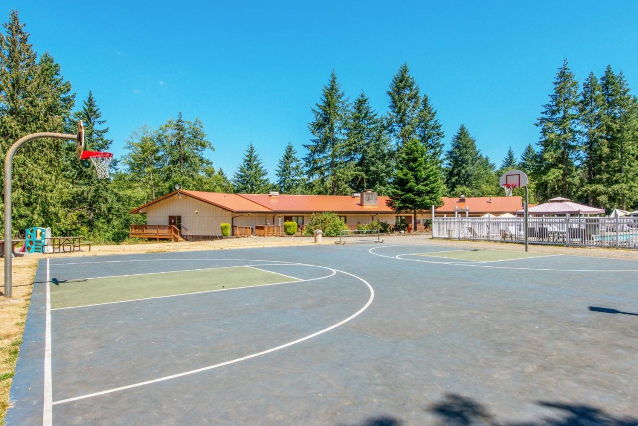 | Chehalis Camping Resort One-Bedroom Cabin 2