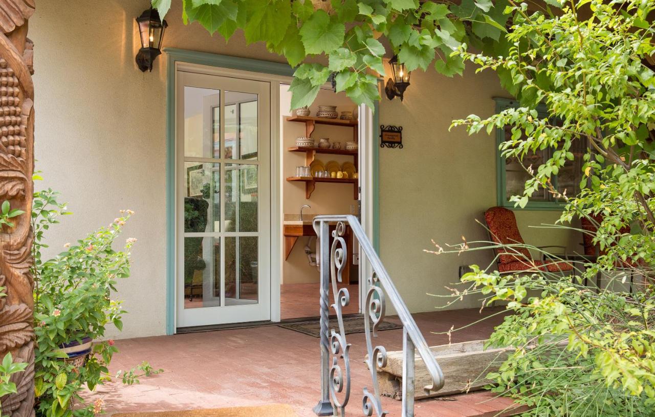 | Casa Blanca Inn and Suites